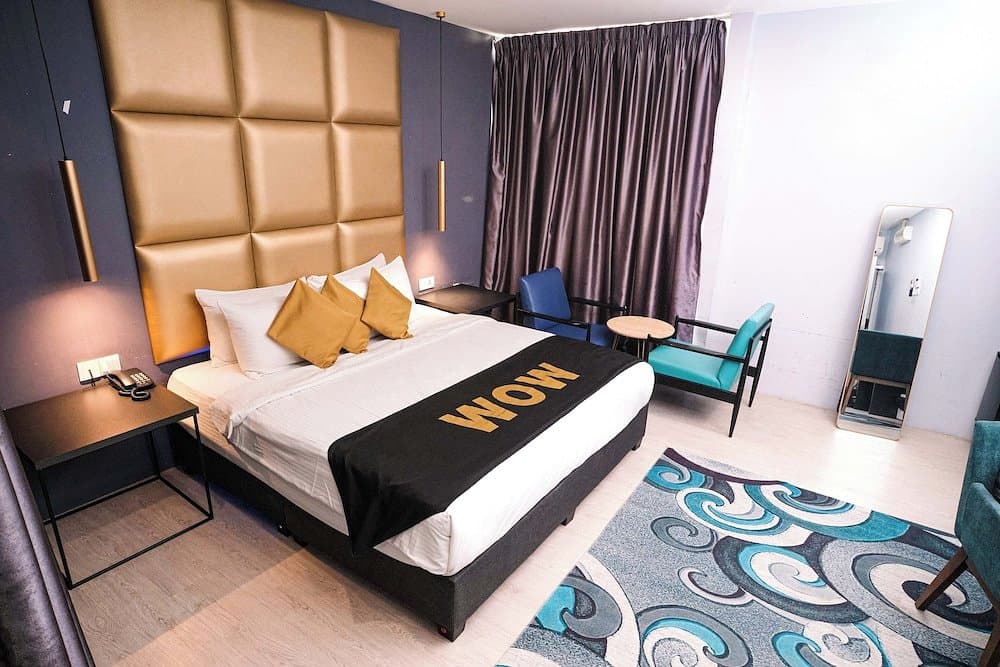 Capital O 91202 Wow Hotel