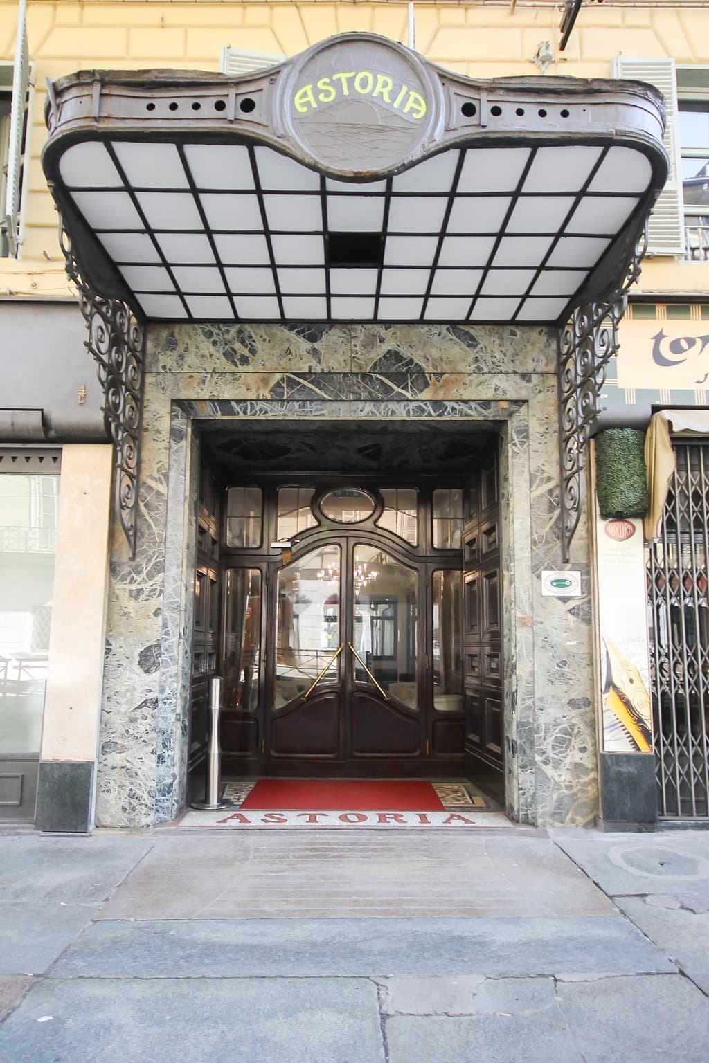 Green Class Hotel Astoria