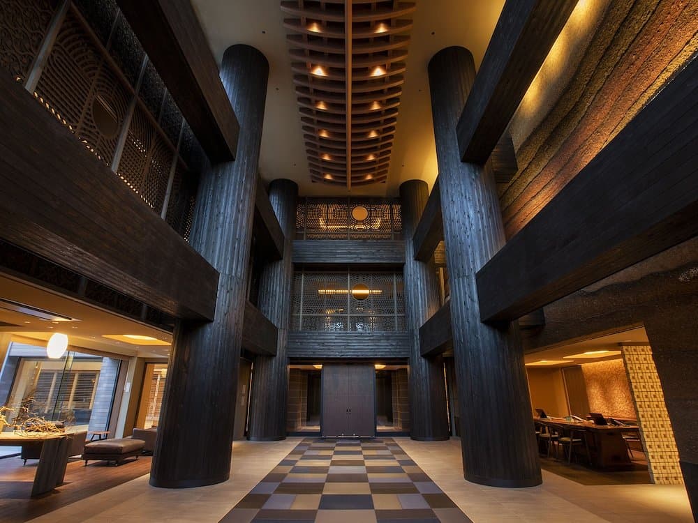 Lake Shikotsu Tsuruga Besso Ao no Za