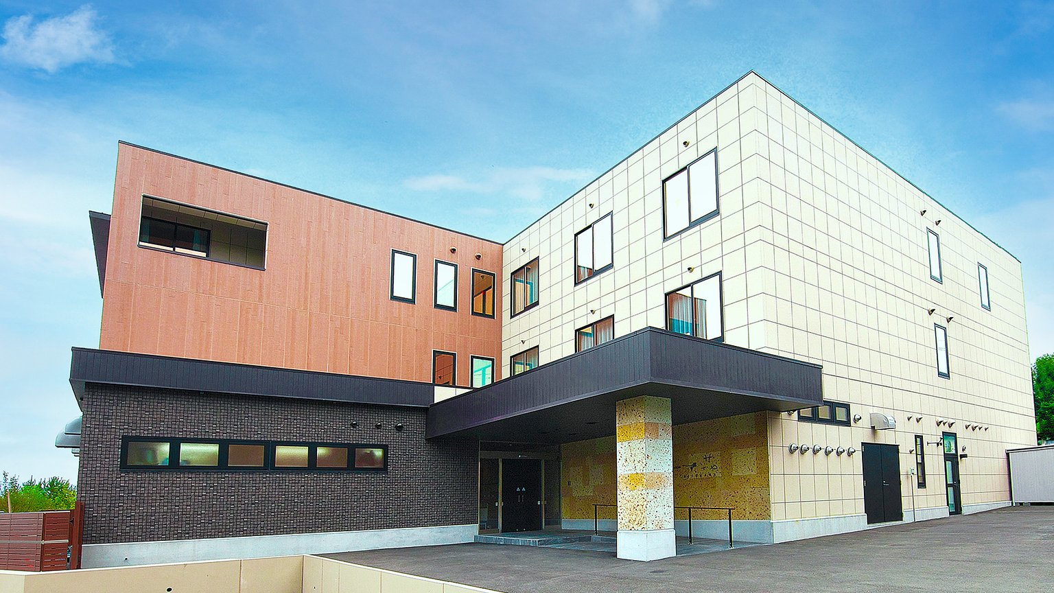 Hotel & Condominium Hitohana