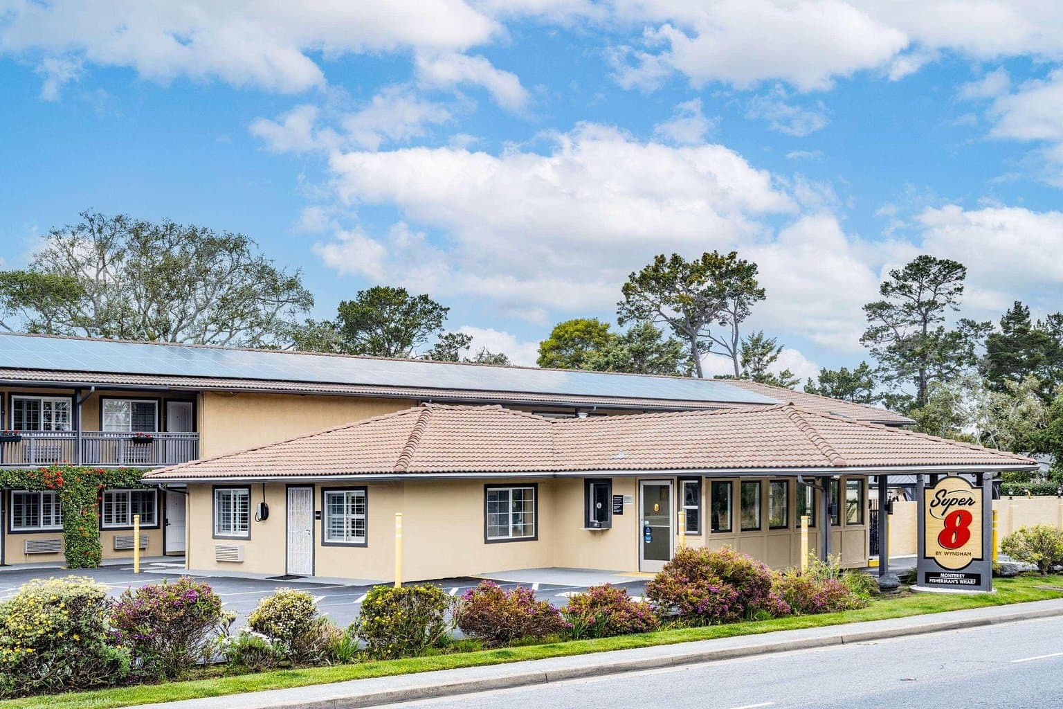 Super 8 by Wyndham Fisherman's Wharf Aquarium