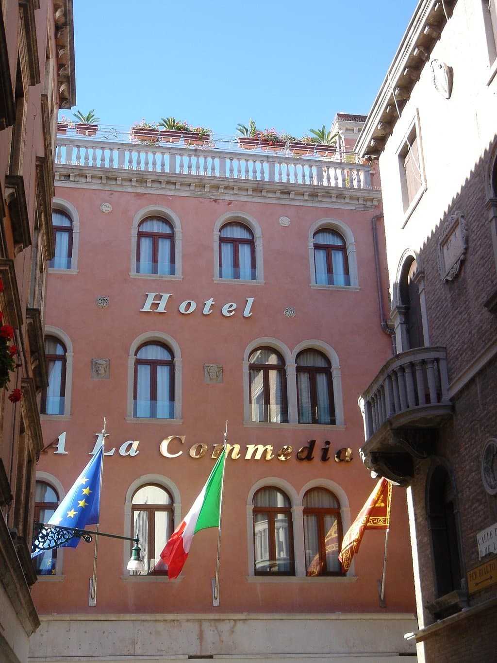A La Commedia