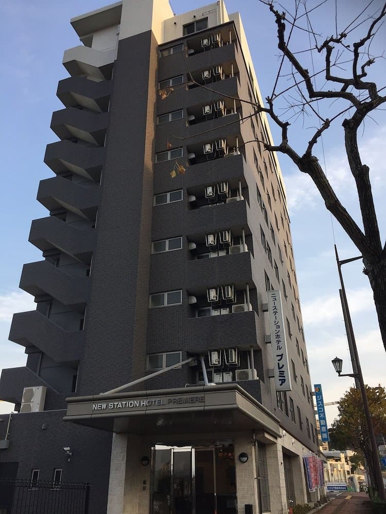 New Station Hotel Premiere