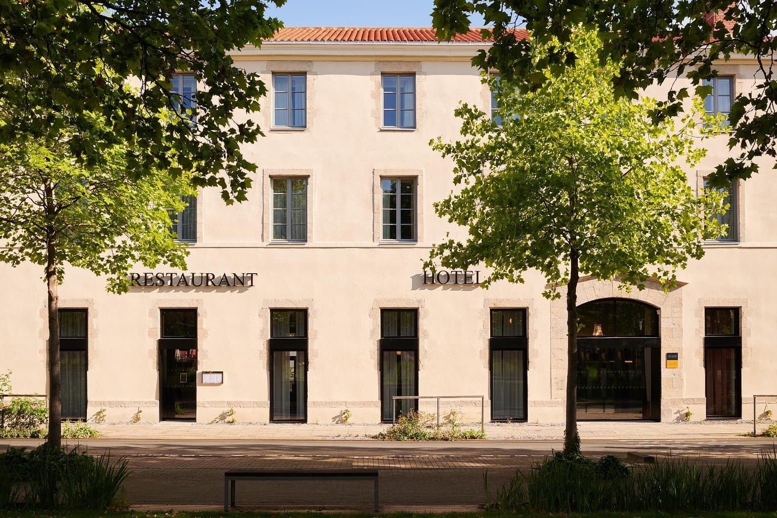 Squarelodgehotel La Roche S. Yon, Handwritten Coll