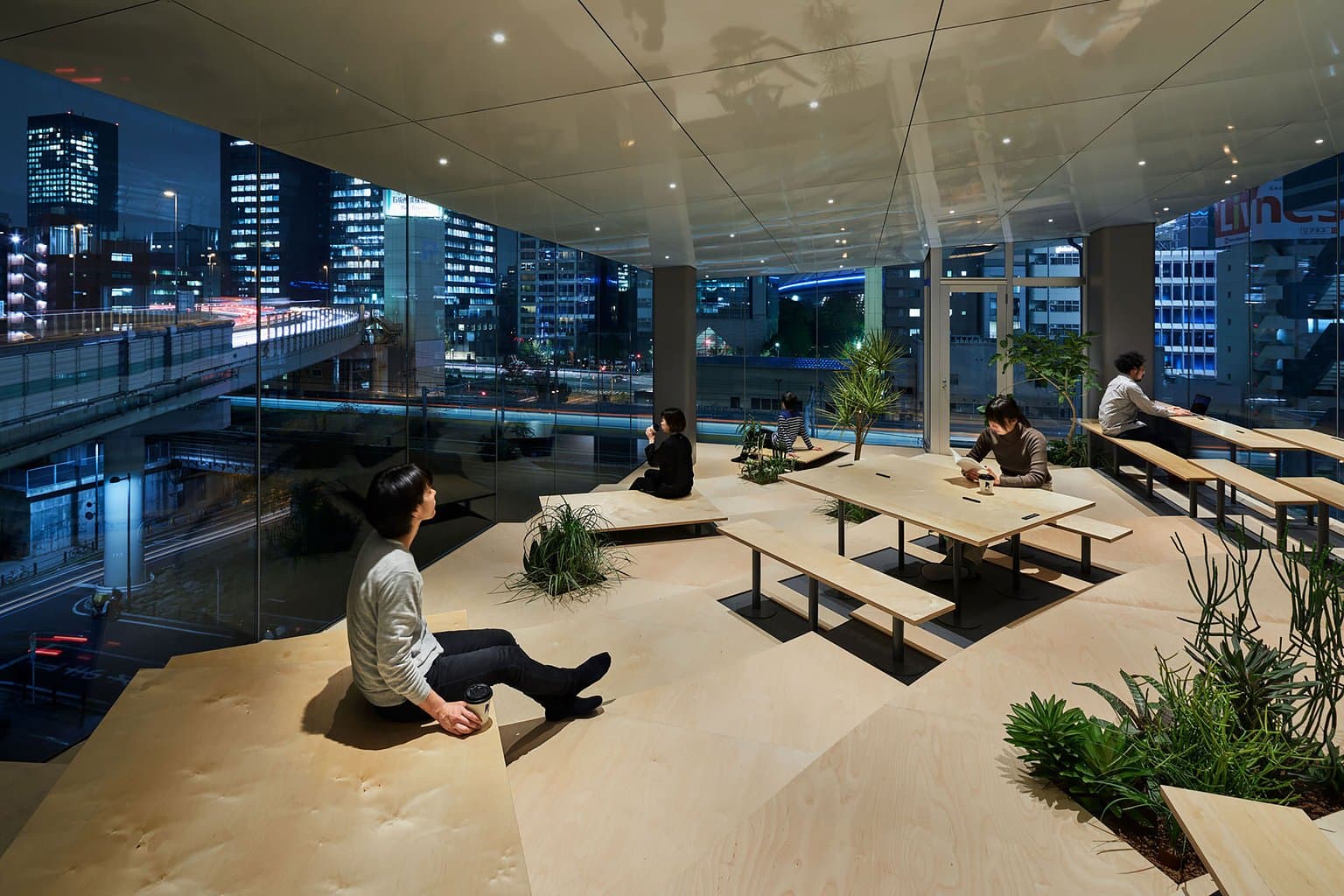 9h nine hours Suidobashi