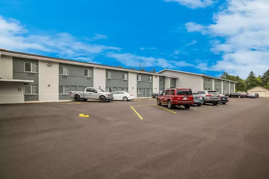 Suburban Studios Milwaukee Airport