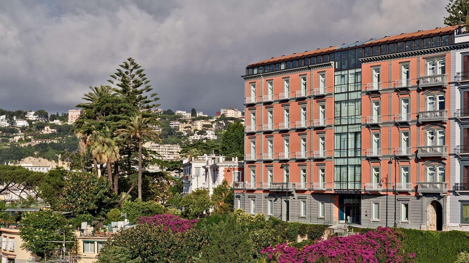 De Bonart Naples, Curio Collection By Hilton