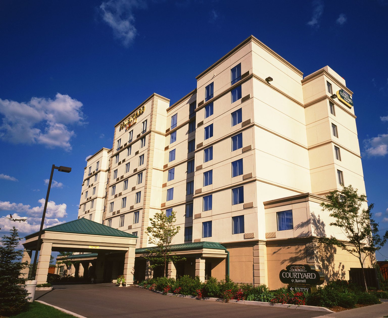 Courtyard By Marriott Toronto Airport