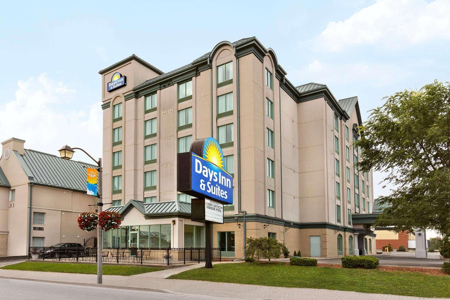 Days Inn Suites by Wyndham By the Falls