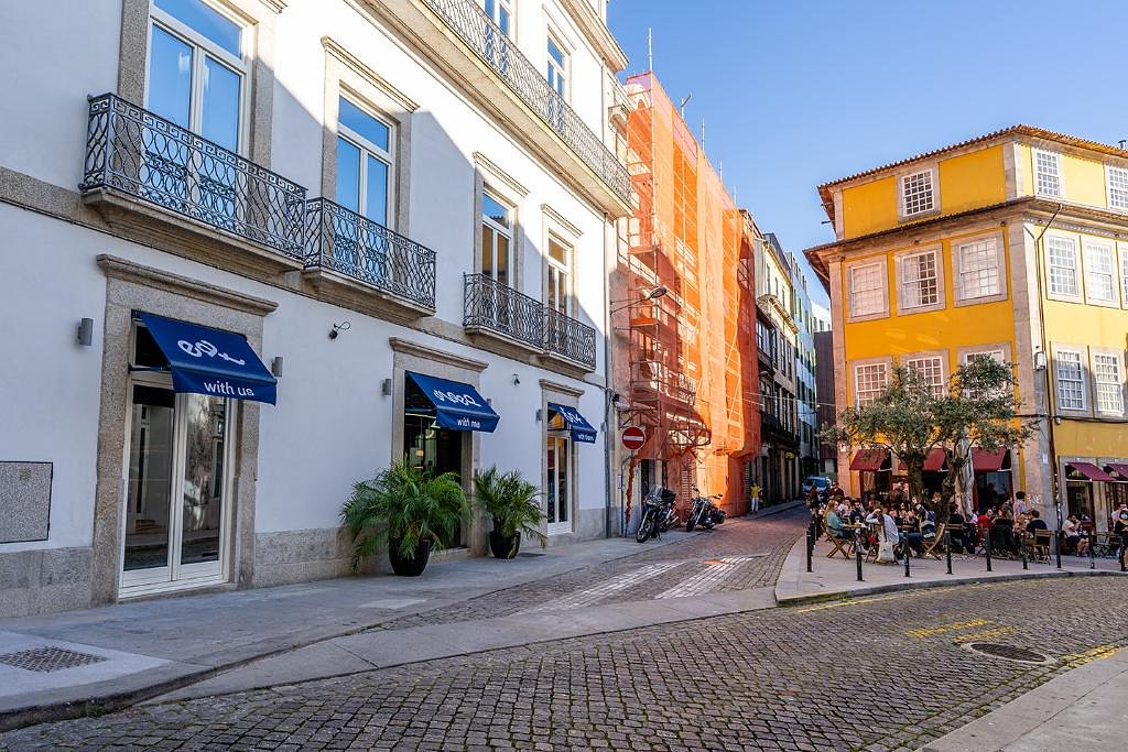 Chic & Basic Gravity