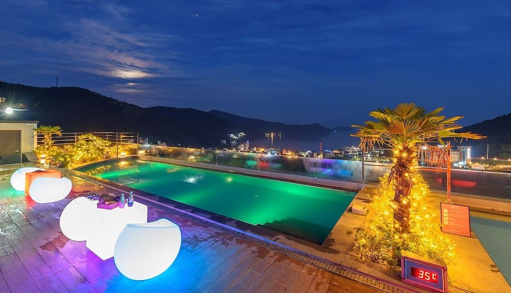 프래밀리 풀빌라 & 호텔 / Friemily Pool Villa & Hotel