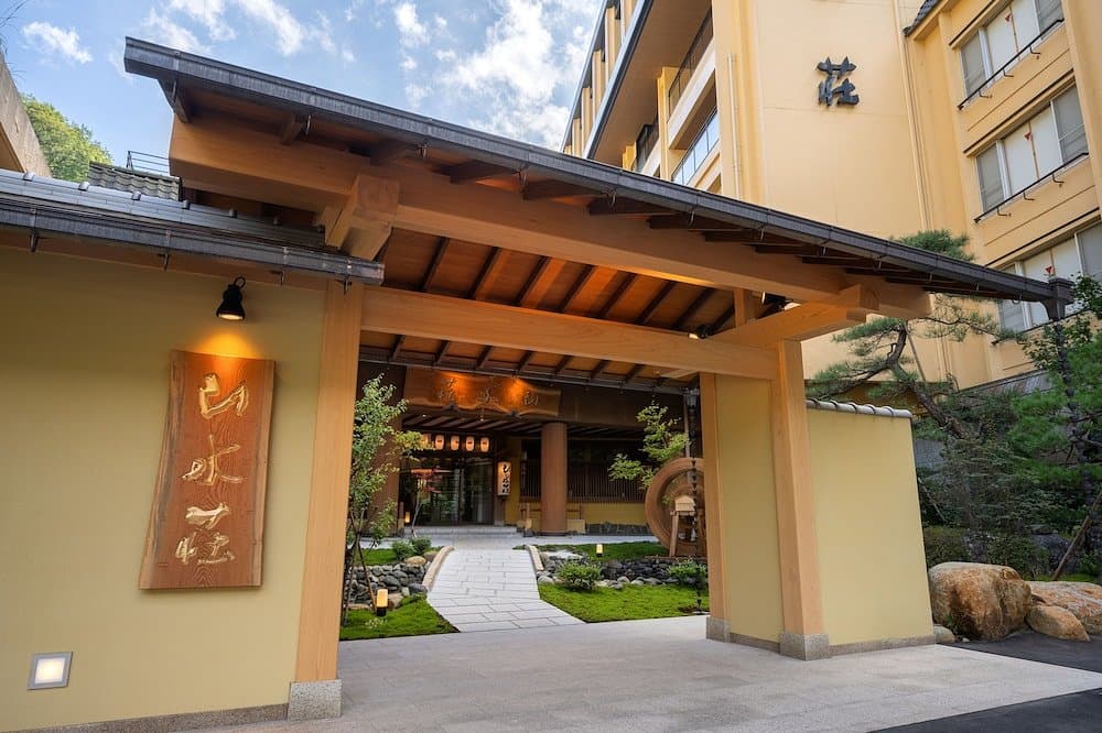 土湯溫泉山水荘飯店 / Sansuiso