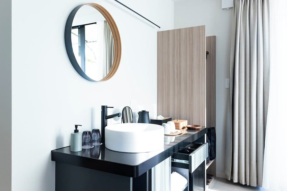 amarancia cottage hugging nature house