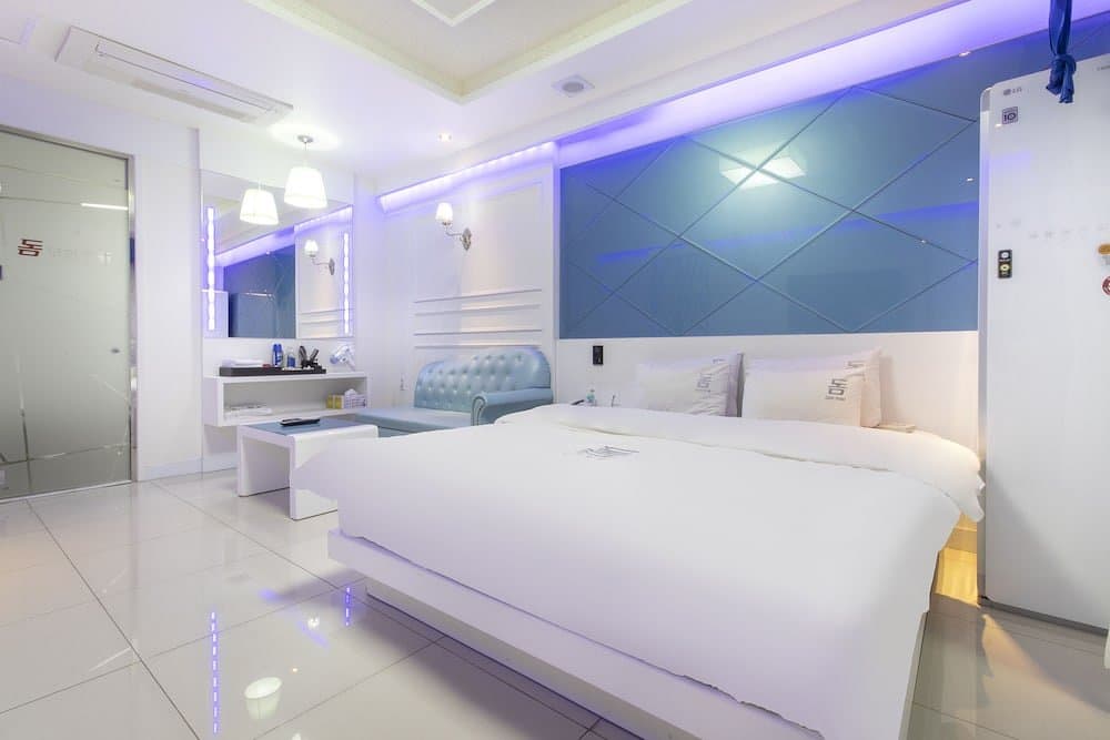 多姆飯店 / Dom Hotel