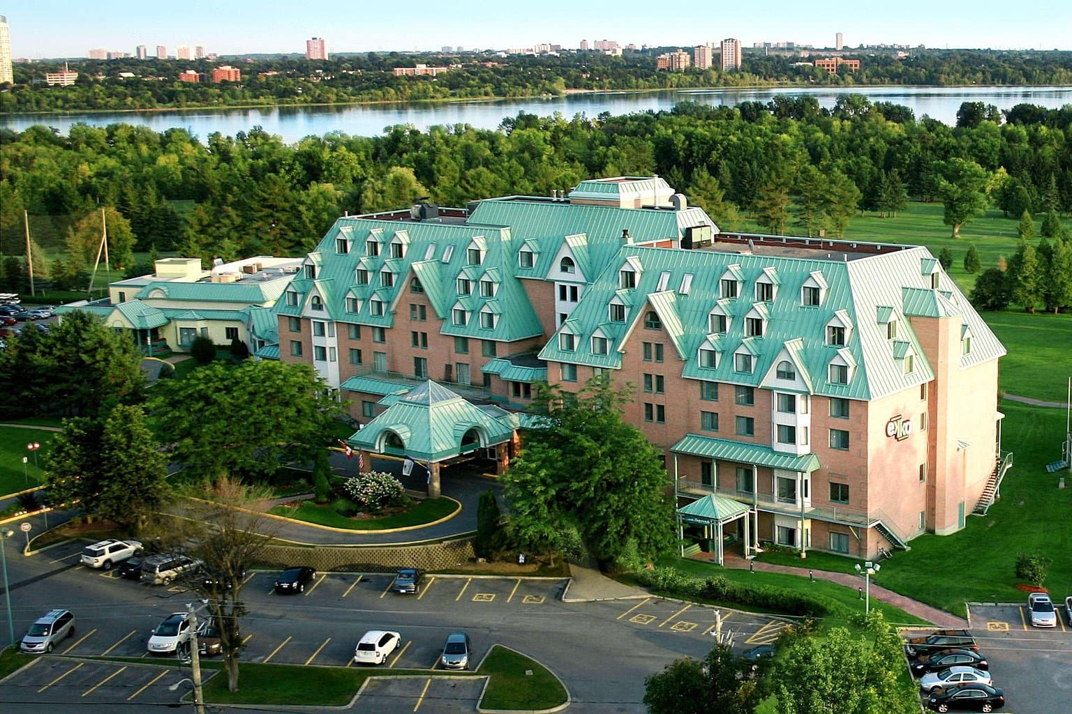 Château Cartier Hotel & Resort