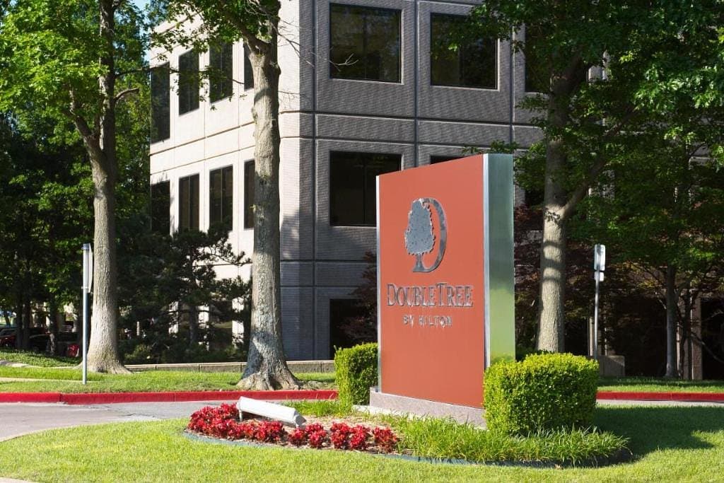 DoubleTree by Hilton Hotel Tulsa - Warren Place