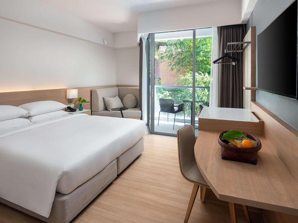 Classic Room, 1 King Size Bed, Balcony - 안다만 비치 호텔 푸켓 - 핸드리튼 컬렉션 / Andaman Beach Hotel Phuket Handwritten Collection
