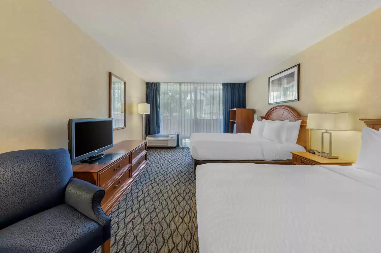 2 Double Beds - Clarion Hotel Anaheim Resort