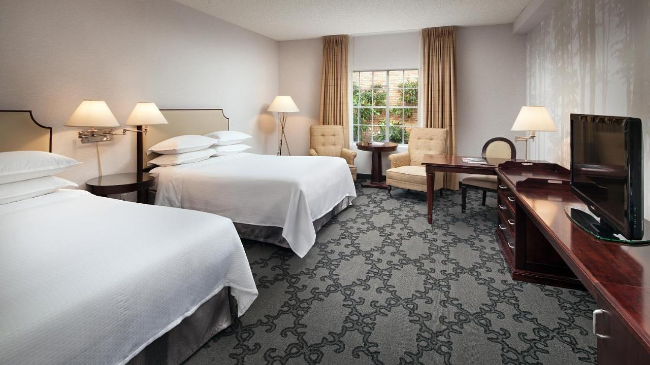 Standard Room Two Queen Beds - Anaheim Majestic Garden Hotel