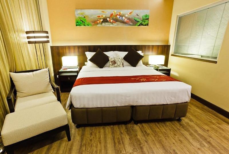 Superior Room with 1 Queen Bed - Ramada by Wyndham Manila Central