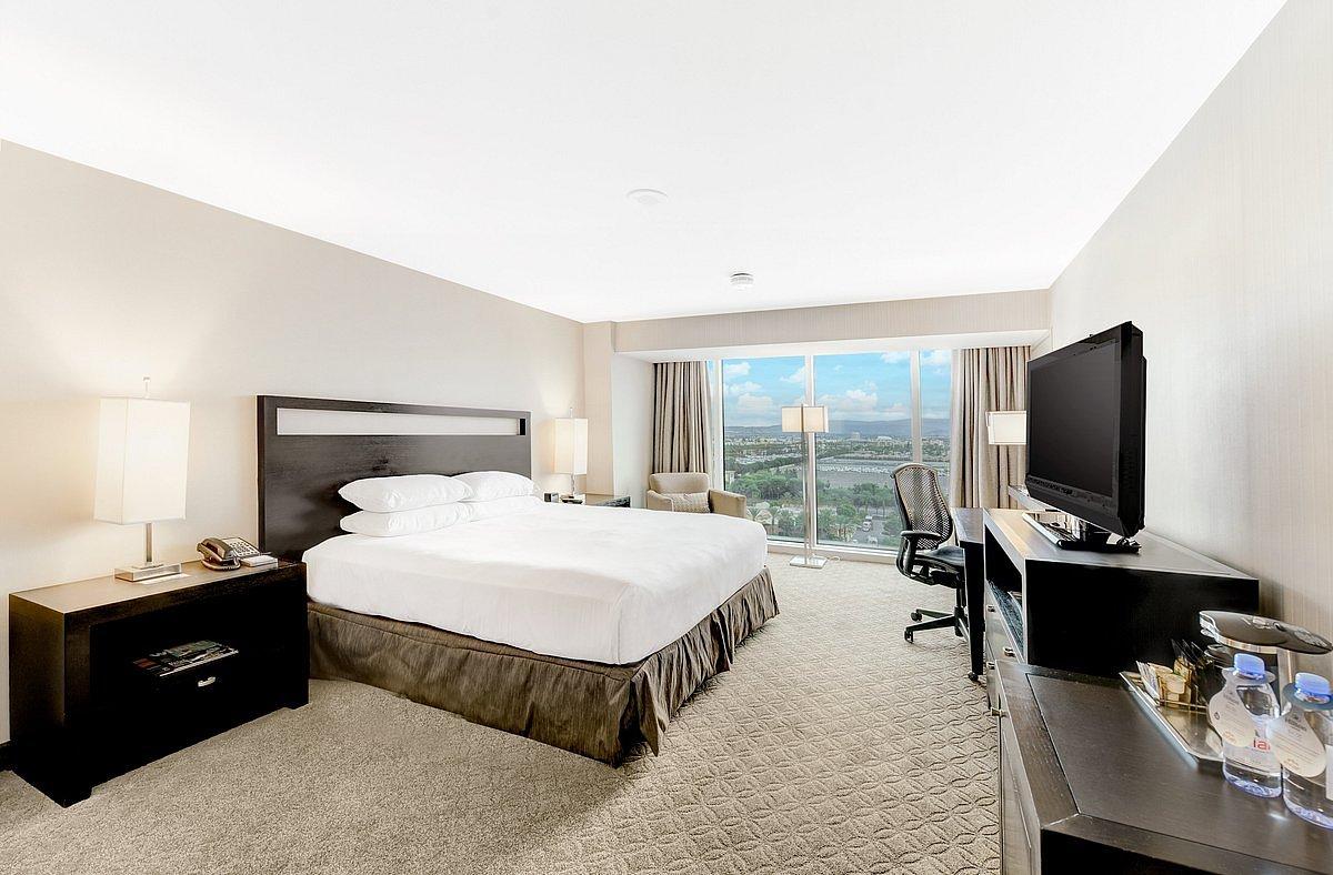 1 King Bed - Hilton Anaheim