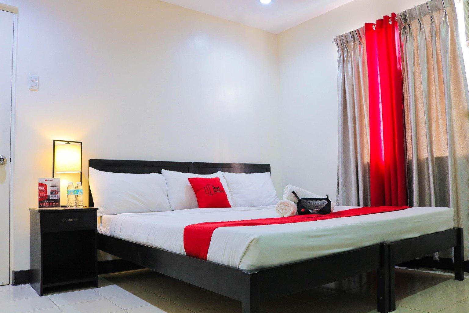 EXECUTIVE WITH 1 BED - RedDoorz Plus @ Mabolo Cebu（宿務馬博洛紅多茲加酒店） / RedDoorz Plus @ Mabolo Cebu