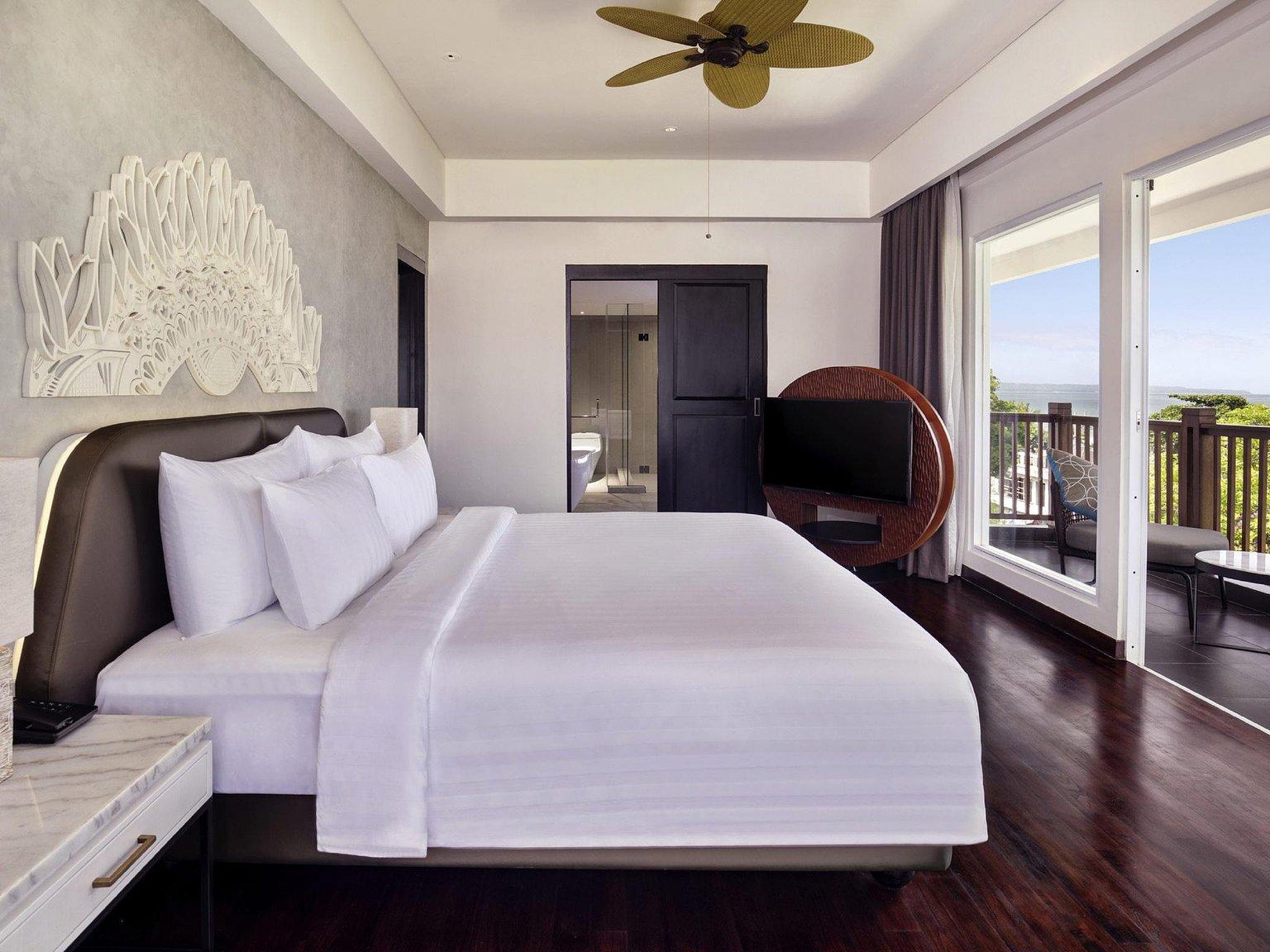 Executive Suite King Size Bed - Grand Mercure Bali Seminyak