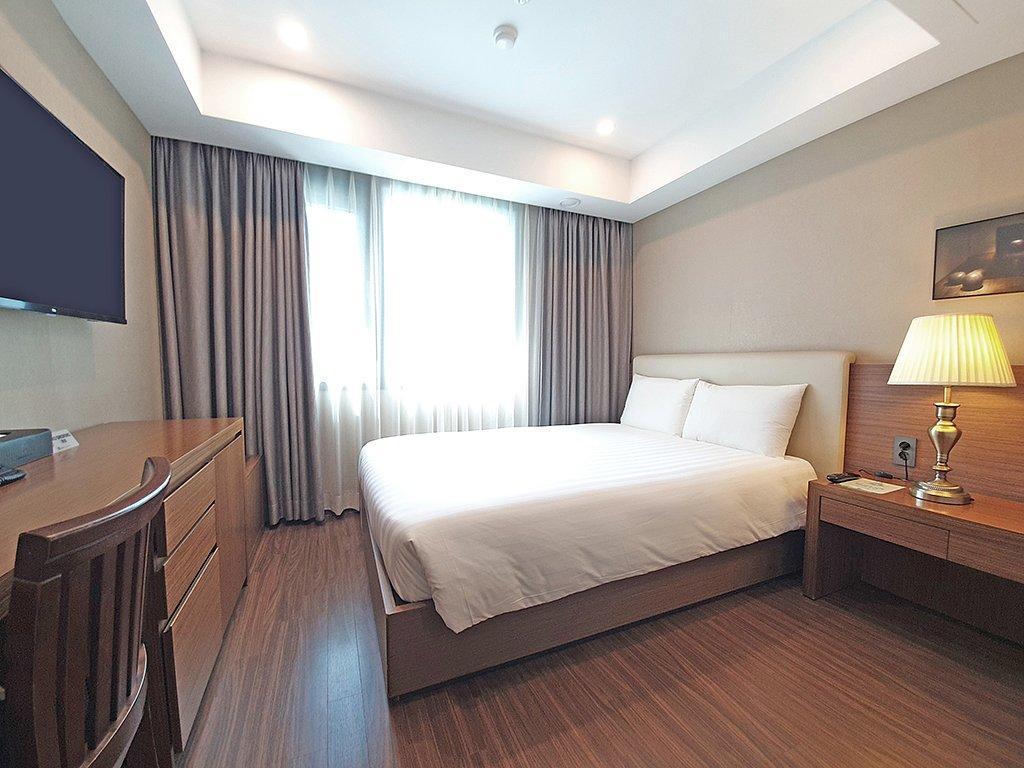 經濟雙人床房 （Economy Double - Busan Business Hotel