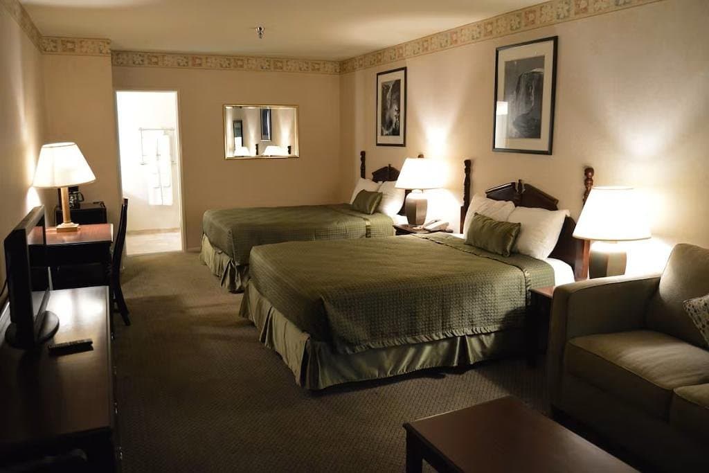 Yosemite Cedar Lodge》– Real Guest Stories & Booking Info | HafH