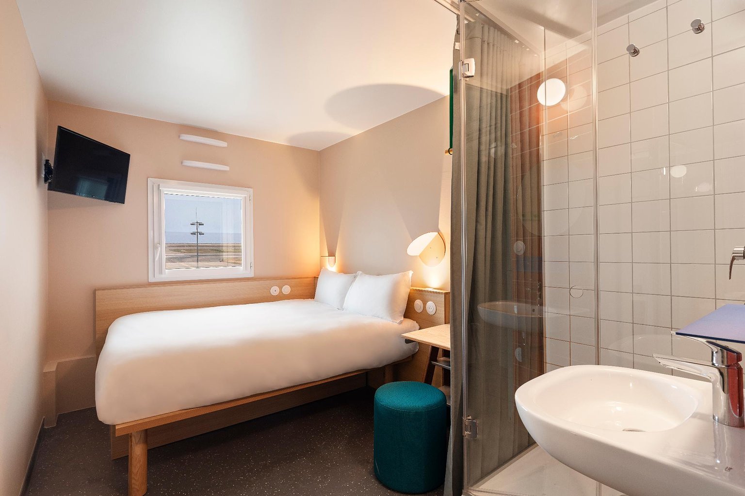 POP Room with double bed