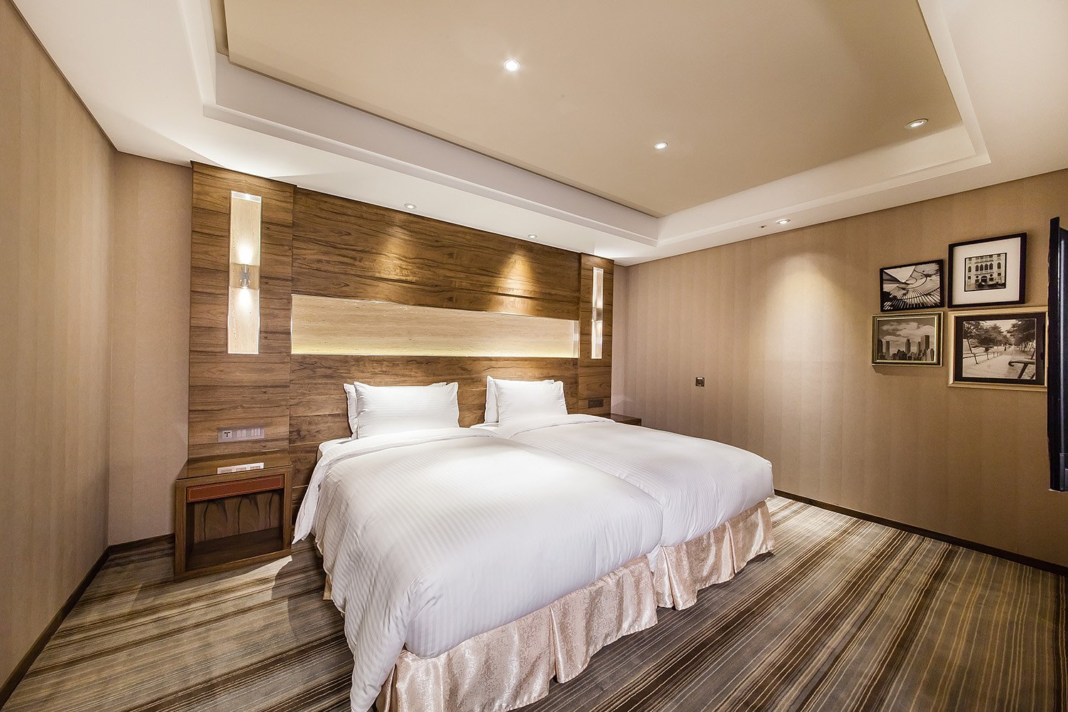 Standard Twin with Breakfast