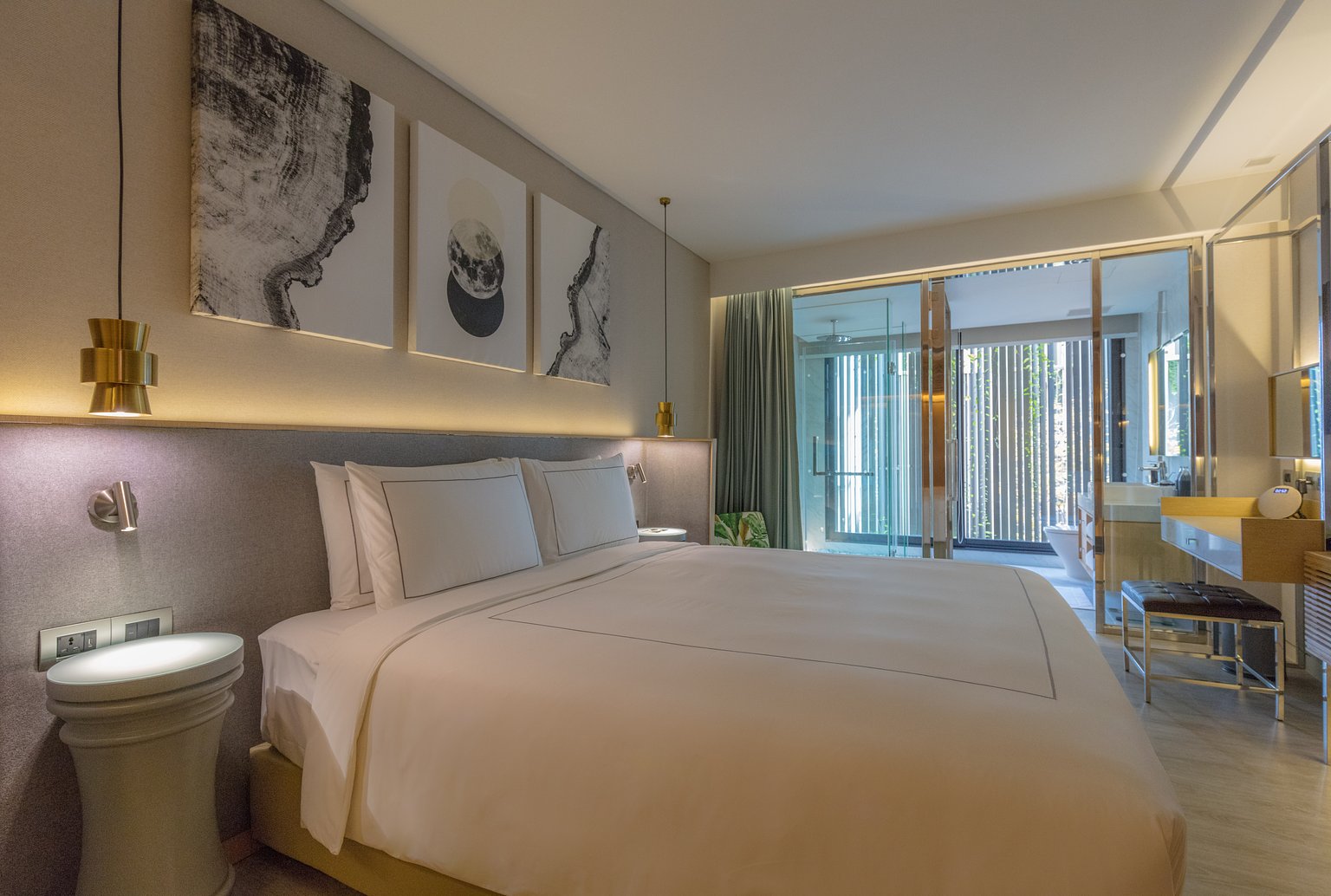 Deluxe Room (Breakfast Included)