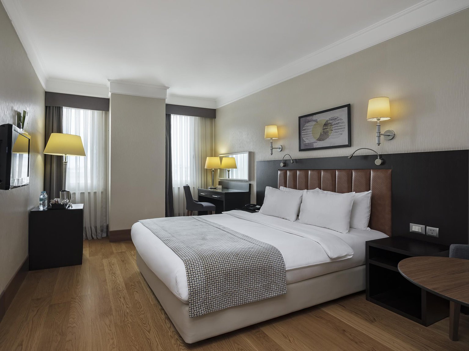 1 Queen Bed Standard