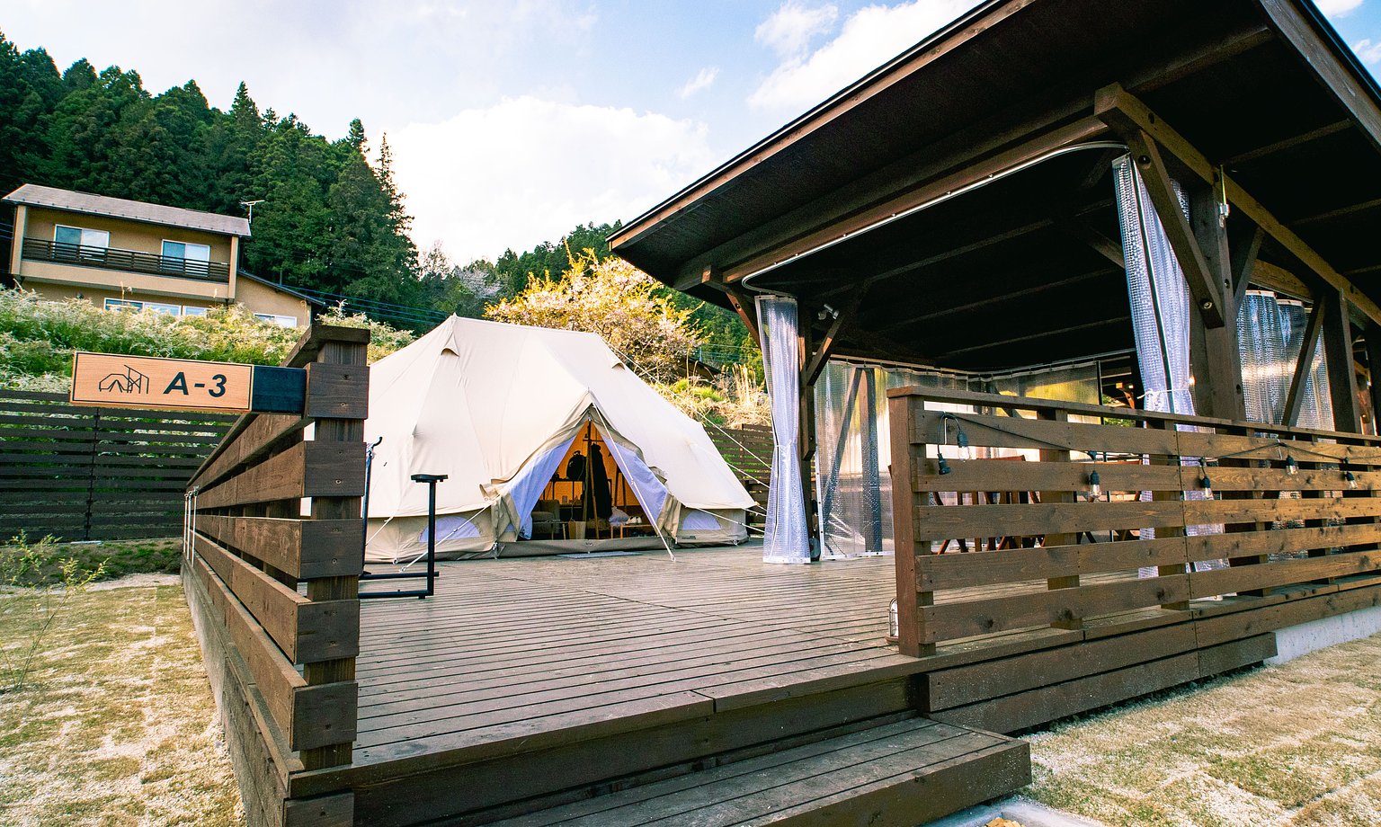 Standard with Dog (evening BBQ and breakfast included)