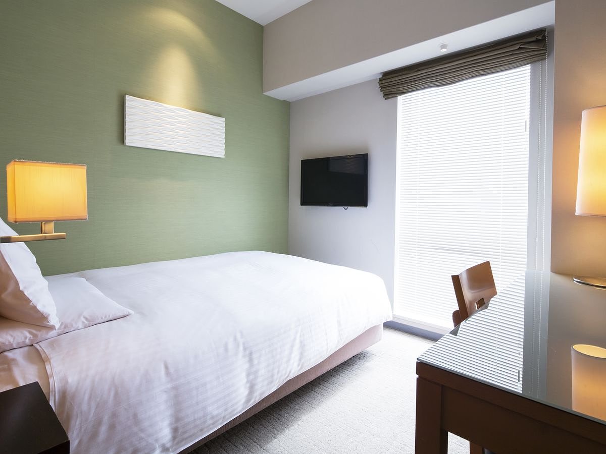 Standard Semi-Double Non-Smoking