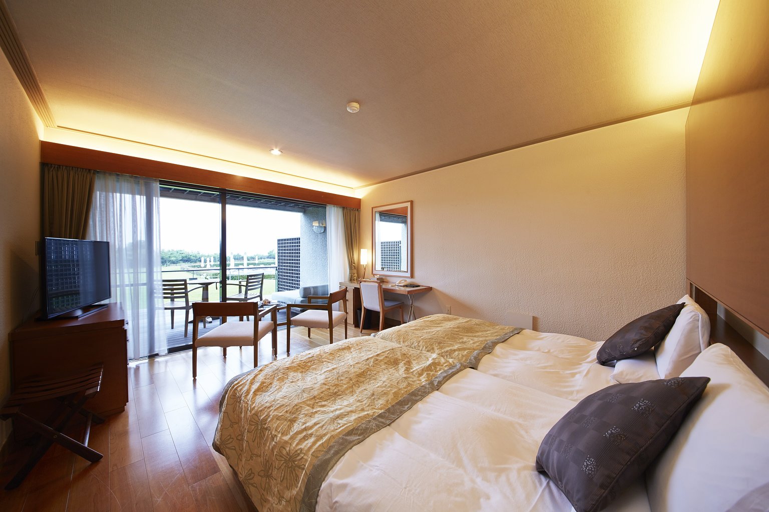 Deluxe (Bridge View)