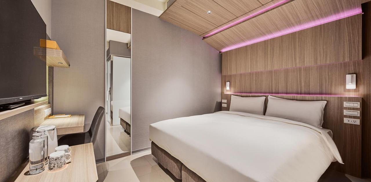 Orange Guestroom (breakfast included)