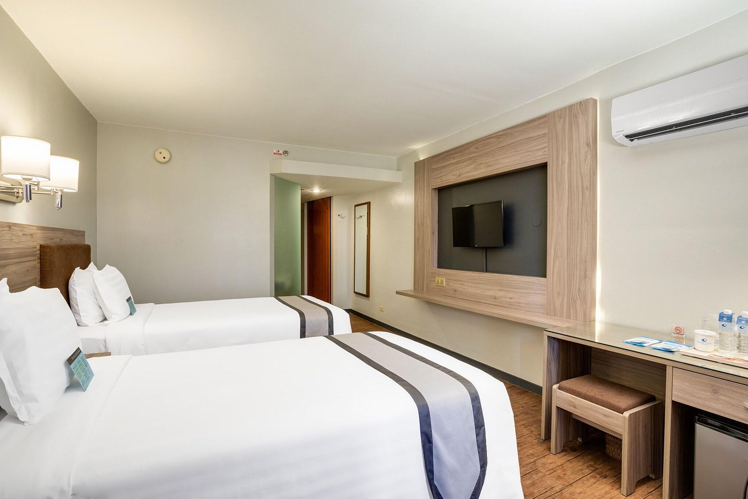 Standard Twin (2 Twin Beds)