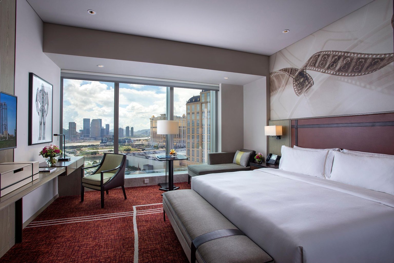 Celebrity Vista King