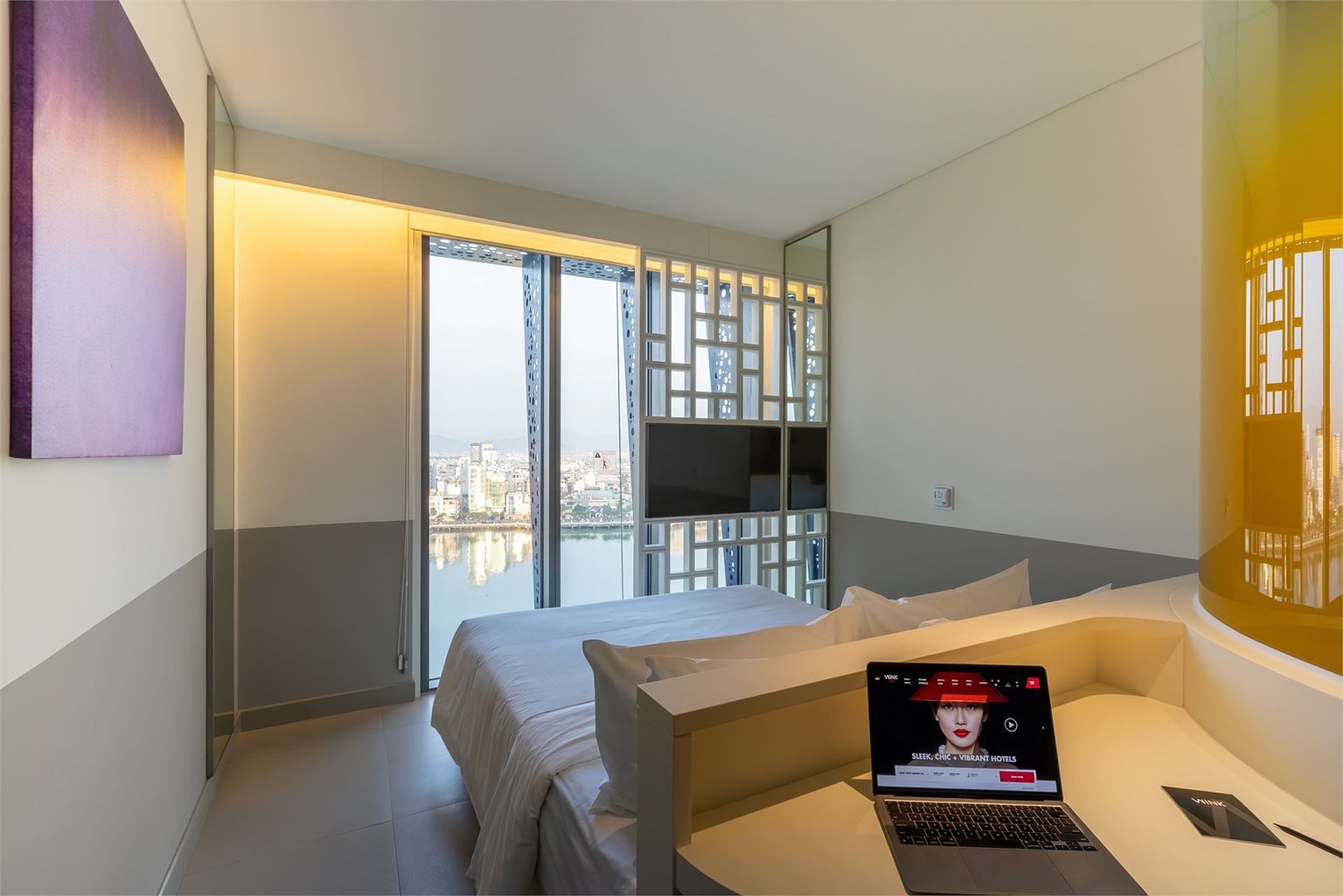 (N/A)Wink Lite+ Queen Riverside (Breakfast Included)