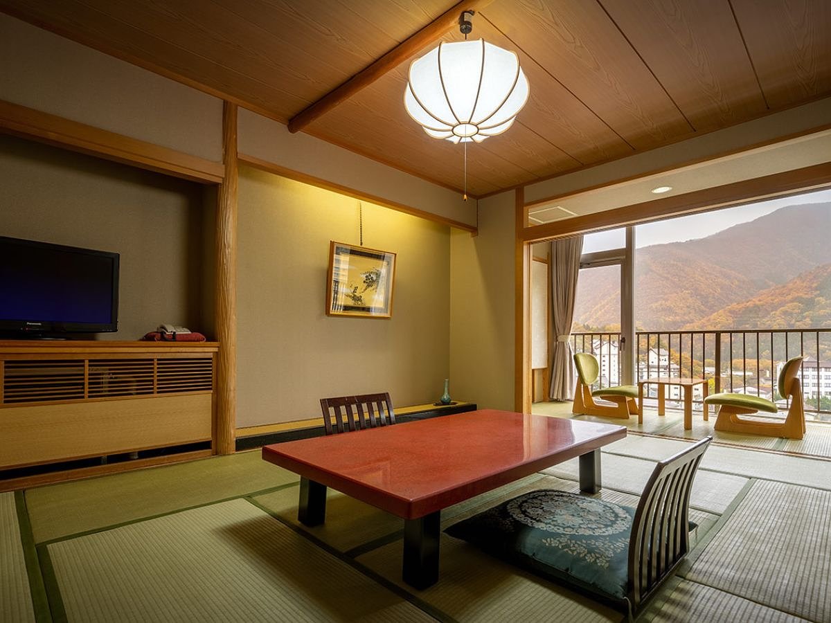 Japanese-style room in the main building (dinner and breakfast included)