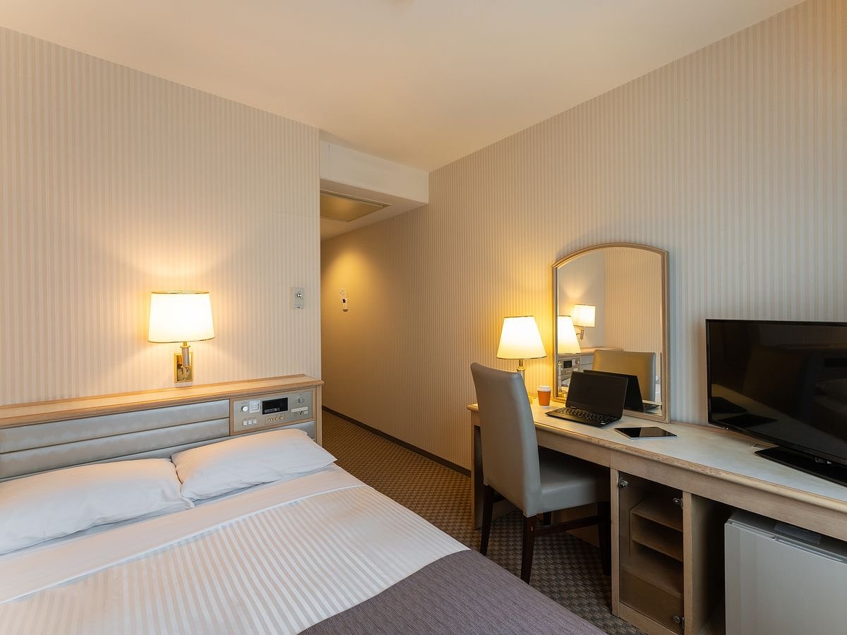 Standard Semi-Double Non-Smoking