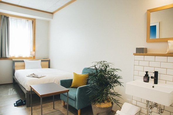 Single (Shared Bathroom)