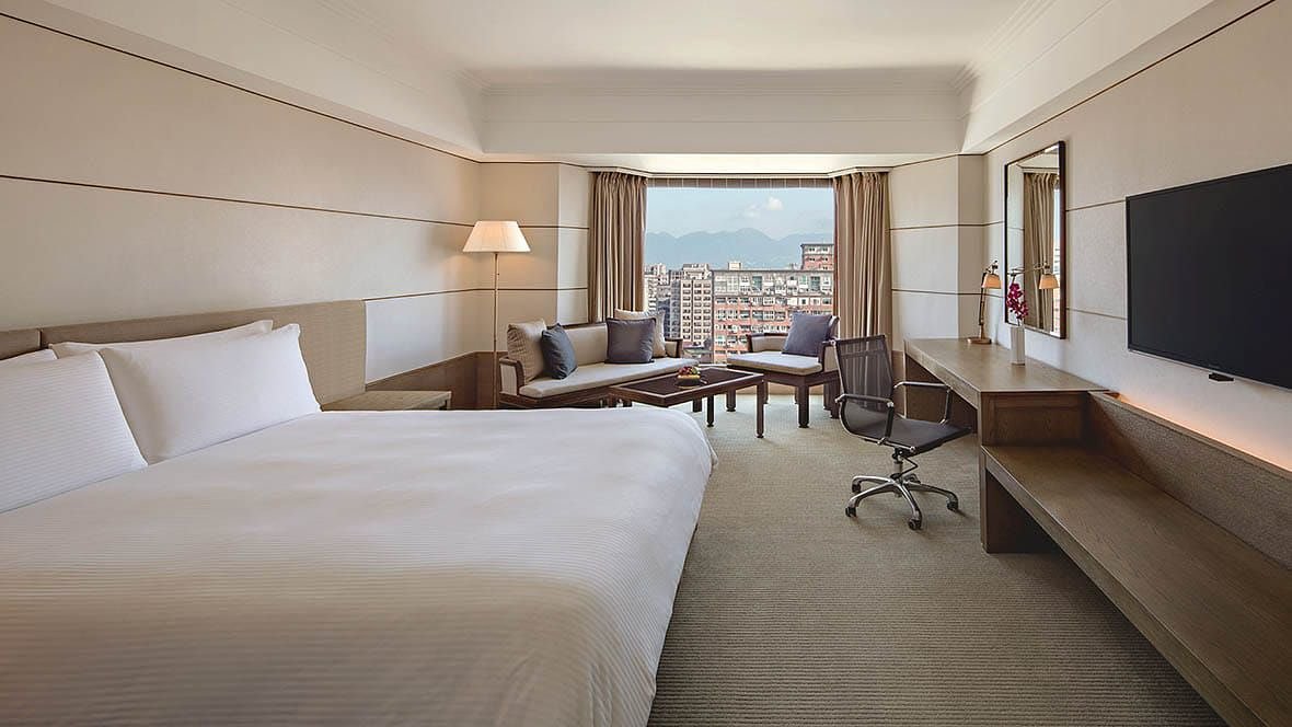 Deluxe Room (King - Breakfast included)