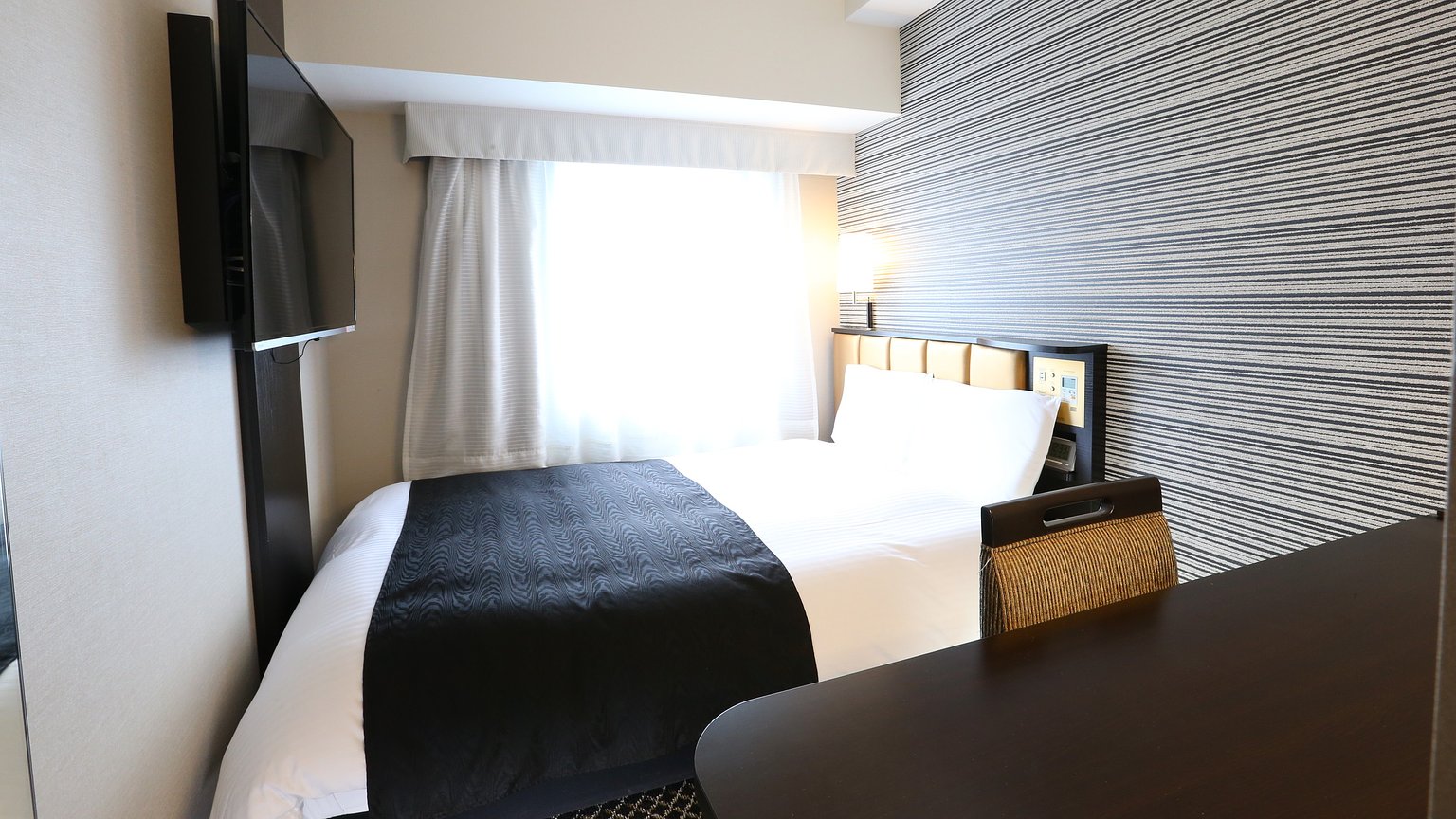 □ Non-smoking room □ Double