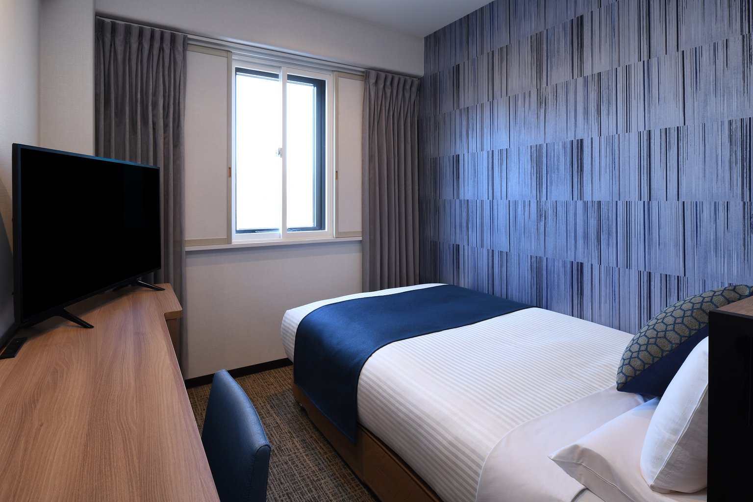 Standard Semi-Double (Non-Smoking)