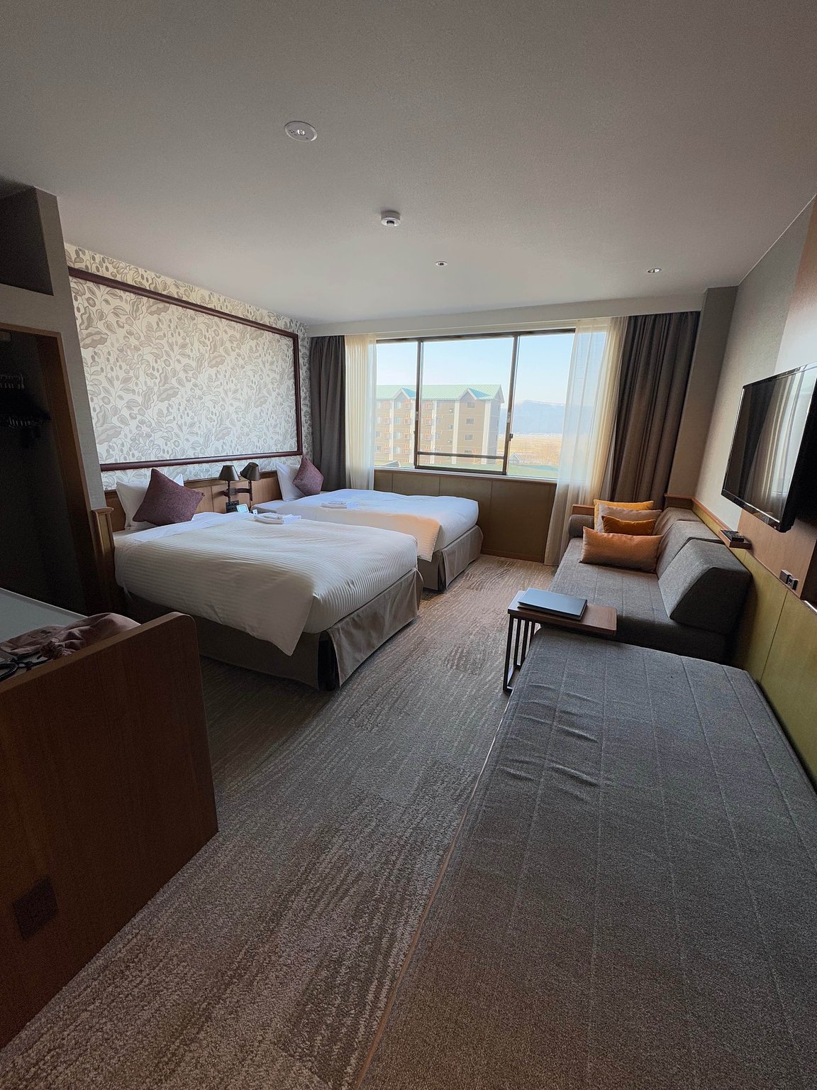 Enjoyable Dining. Three Large Baths at 'Kame No I Aso Park Resort'