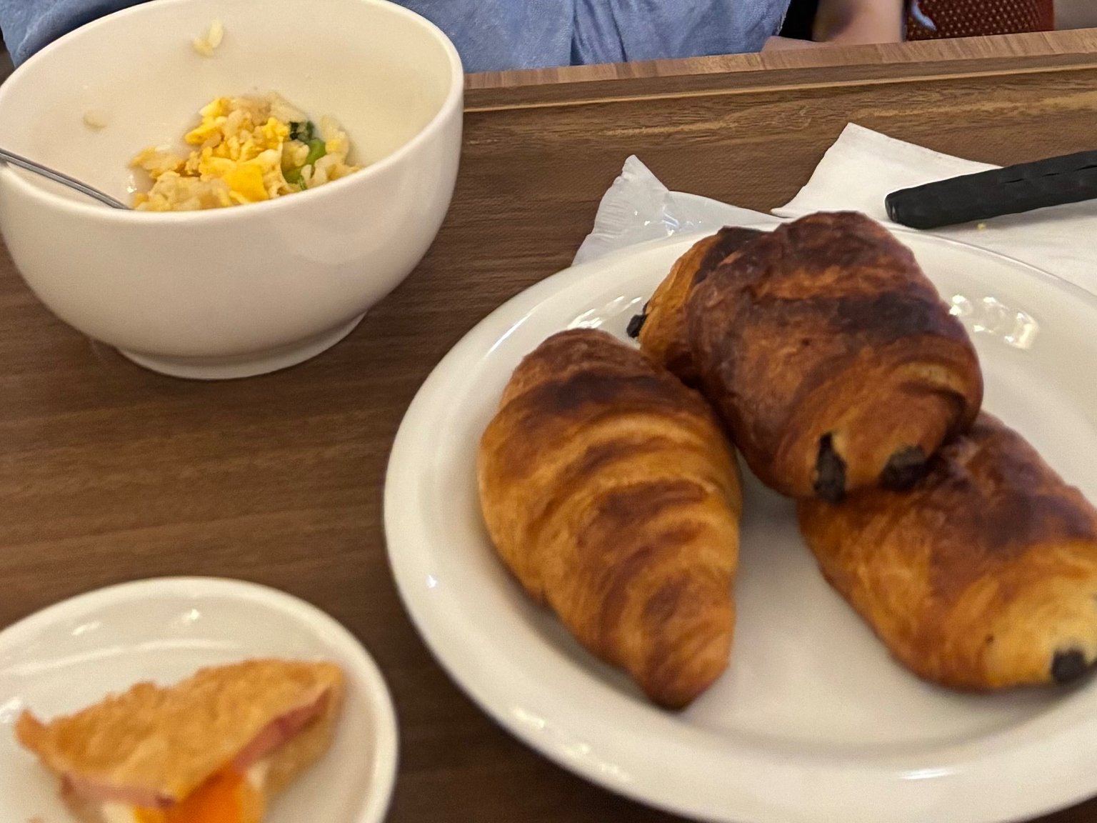 包含早餐和休息室，免費停車，距離梅田僅一站