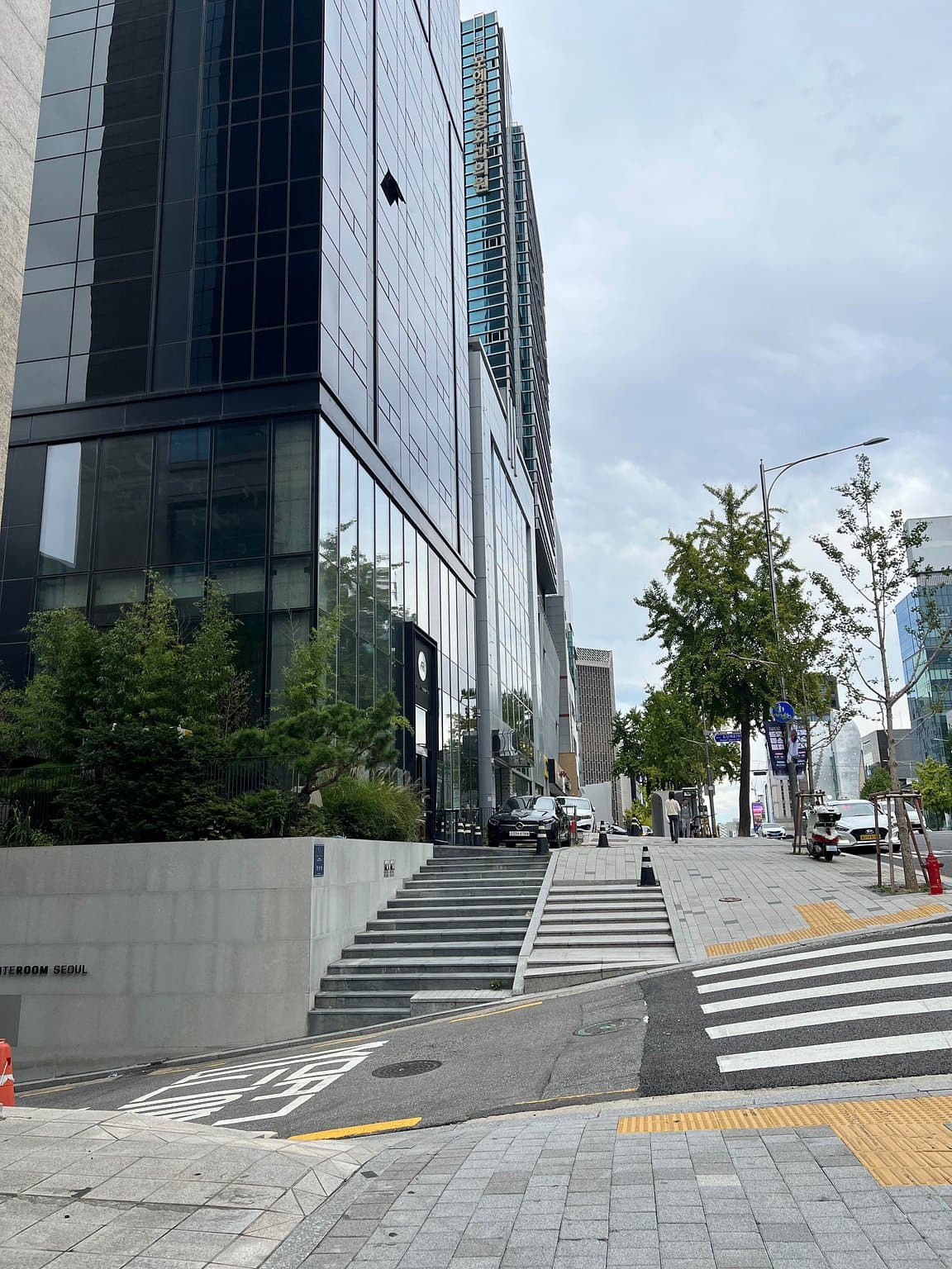 シンサ駅から坂の上にあるホテル | HOTEL ANTEROOM SEOUL の宿泊記