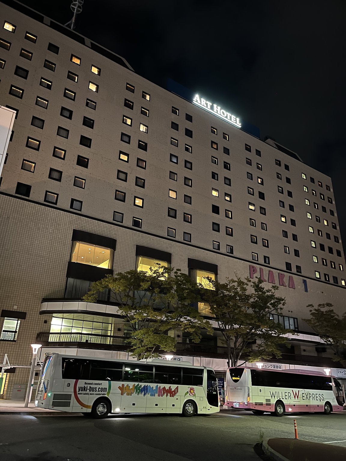 Conveniently Close to the Station! Abundant Self-Service Amenities!